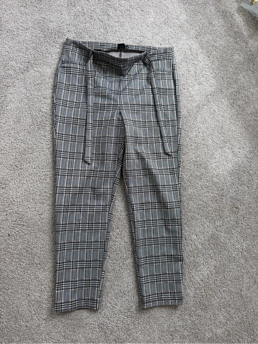 Soho Black and Gray Plaid Tailored Chinos sz L
